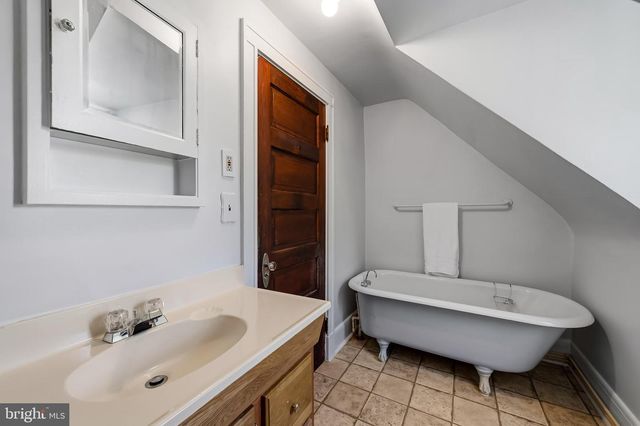 3810 FENCHURCH RD, Baltimore, MD 21218