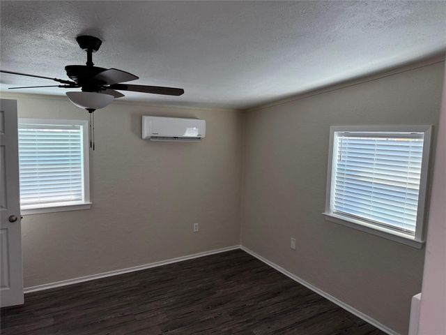 726 4th Street, San Leon, TX 77539