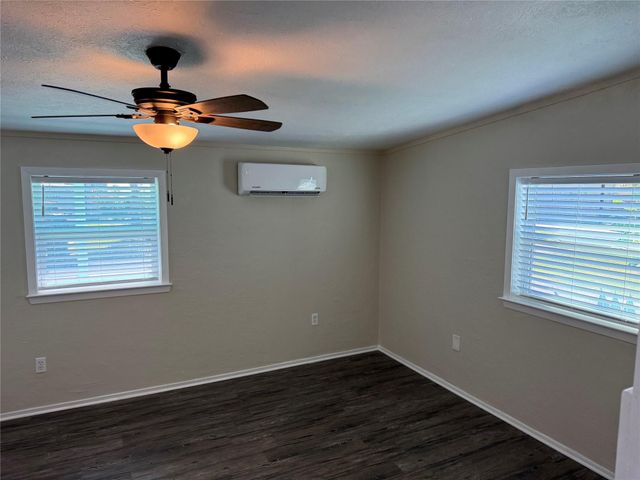 726 4th Street, San Leon, TX 77539