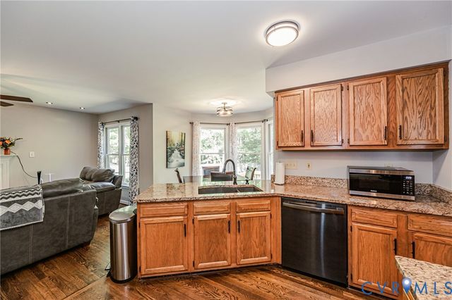 5903 Meadowood Ln, Chesterfield, VA 23237