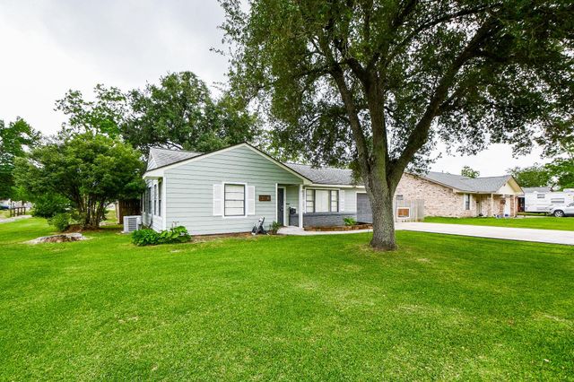 3116 12th Street, Bay City, TX 77414