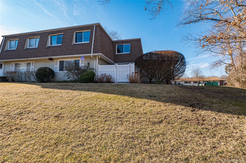 213 Storm Drive 213, Holtsville, NY 11742