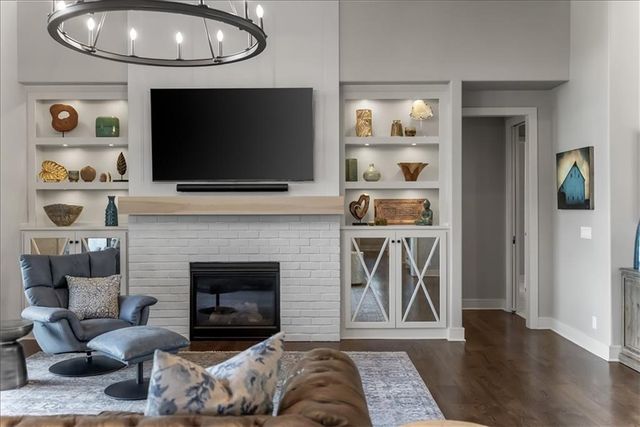 9333 Cottonwood Canyon Drive, Lenexa, KS 66219