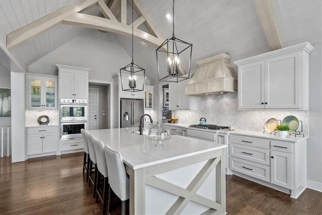 9333 Cottonwood Canyon Drive, Lenexa, KS 66219