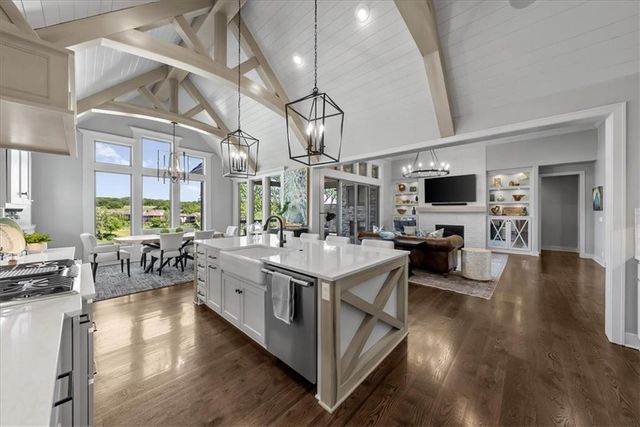 9333 Cottonwood Canyon Drive, Lenexa, KS 66219