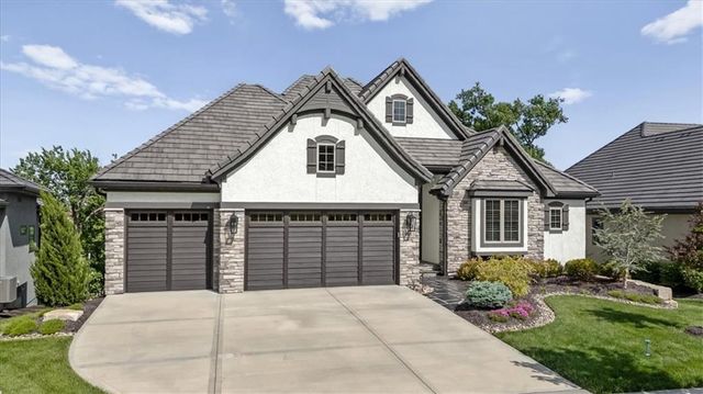9333 Cottonwood Canyon Drive, Lenexa, KS 66219