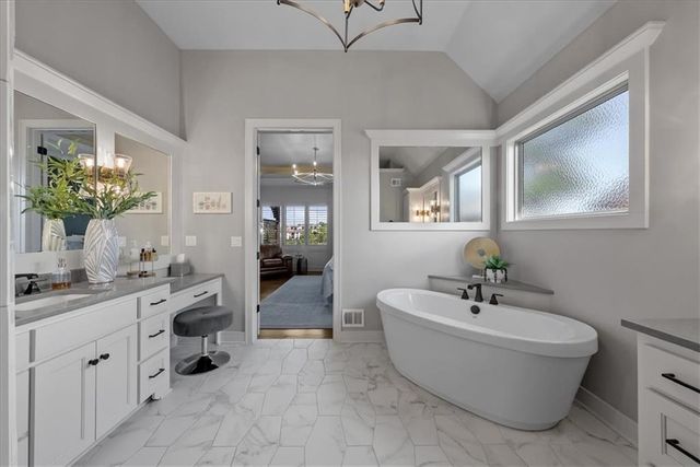 9333 Cottonwood Canyon Drive, Lenexa, KS 66219