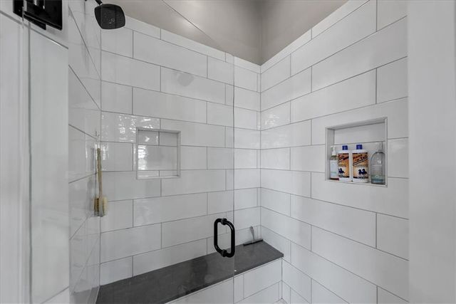 9333 Cottonwood Canyon Drive, Lenexa, KS 66219