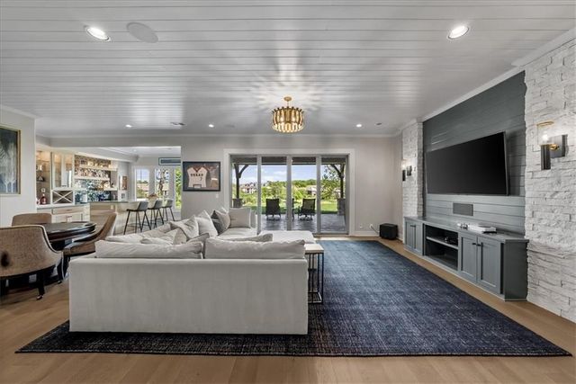 9333 Cottonwood Canyon Drive, Lenexa, KS 66219