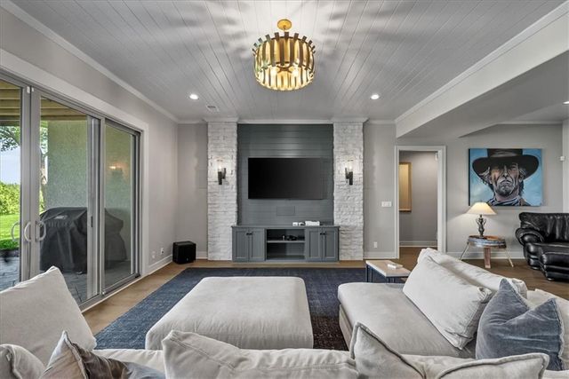 9333 Cottonwood Canyon Drive, Lenexa, KS 66219
