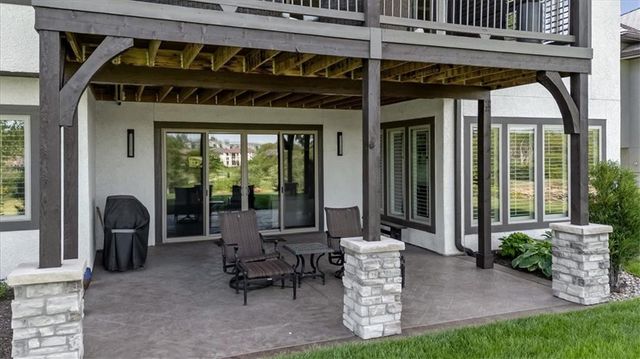 9333 Cottonwood Canyon Drive, Lenexa, KS 66219