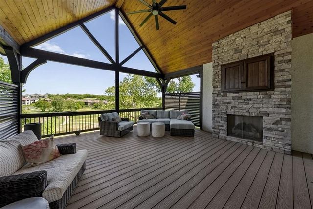 9333 Cottonwood Canyon Drive, Lenexa, KS 66219