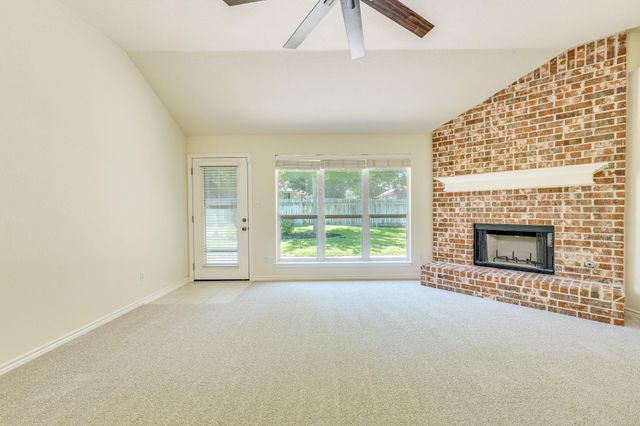 111 Arrowhead LN, Georgetown, TX 78628