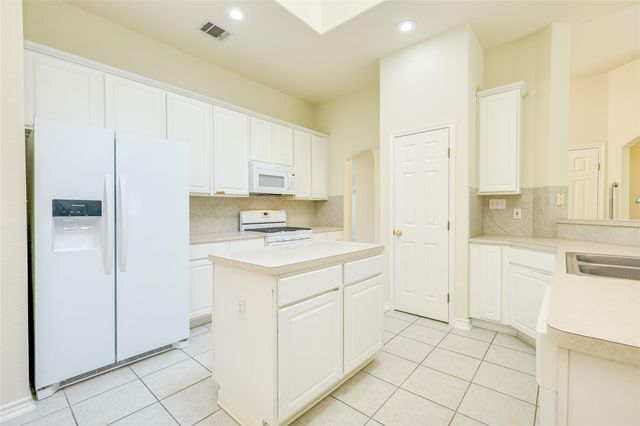 111 Arrowhead LN, Georgetown, TX 78628