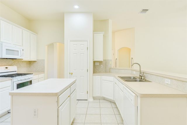 111 Arrowhead LN, Georgetown, TX 78628