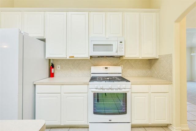 111 Arrowhead LN, Georgetown, TX 78628