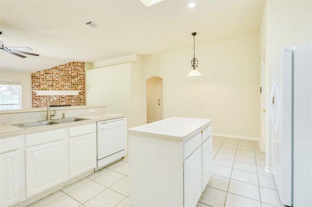 111 Arrowhead LN, Georgetown, TX 78628