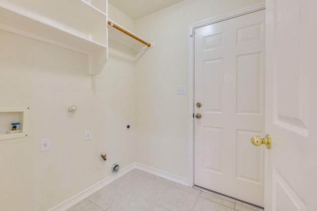 111 Arrowhead LN, Georgetown, TX 78628
