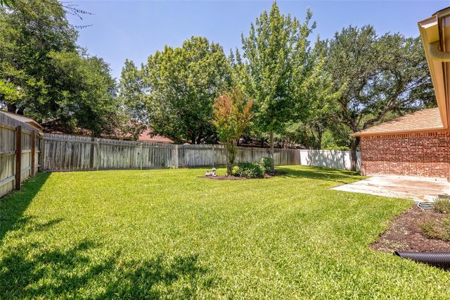 111 Arrowhead LN, Georgetown, TX 78628
