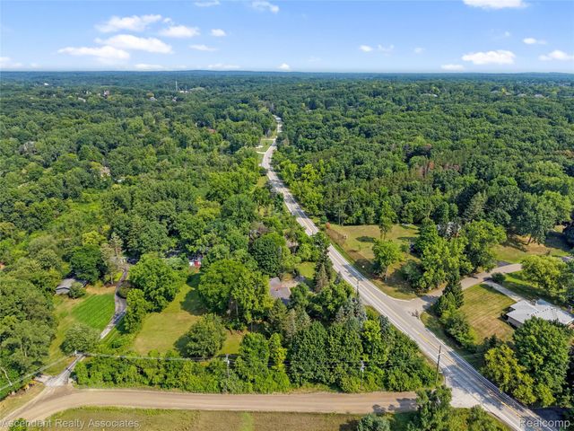 5260 Orion Road, Oakland Charter Township, MI 48306