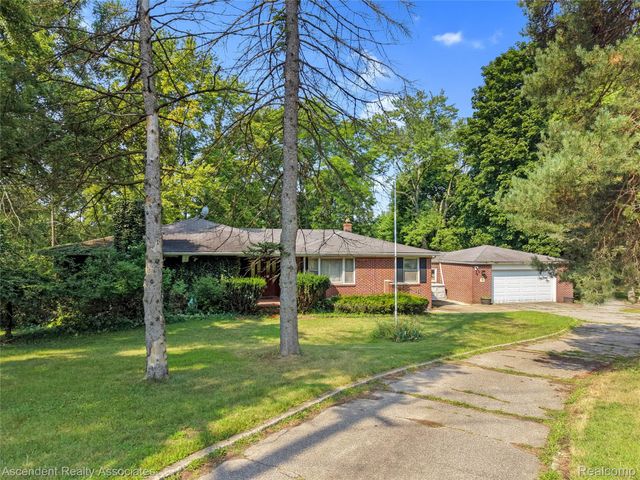 5260 Orion Road, Oakland Charter Township, MI 48306