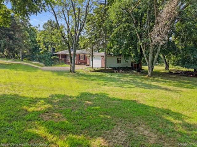 5260 Orion Road, Oakland Charter Township, MI 48306