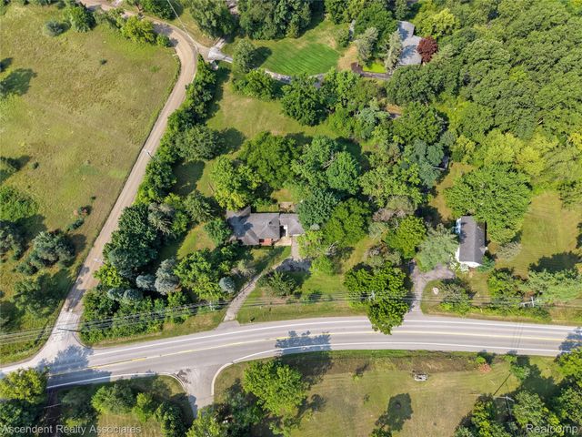 5260 Orion Road, Oakland Charter Township, MI 48306