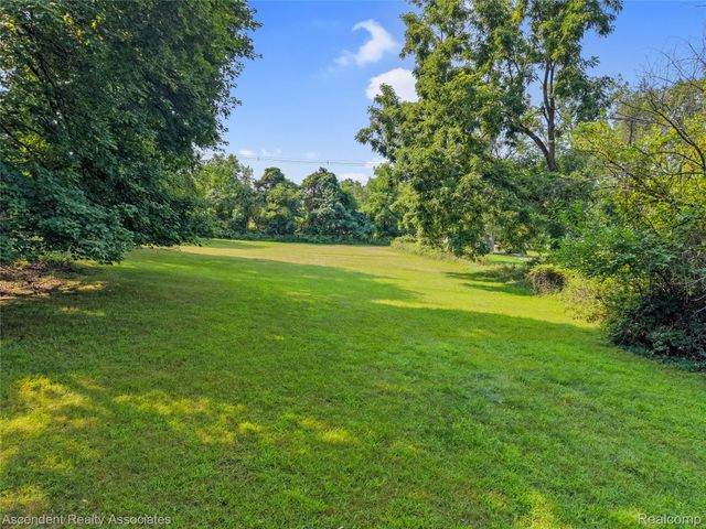 5260 Orion Road, Oakland Charter Township, MI 48306