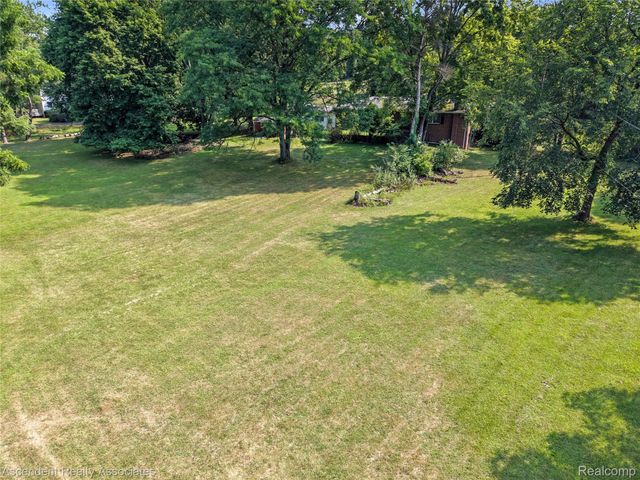 5260 Orion Road, Oakland Charter Township, MI 48306