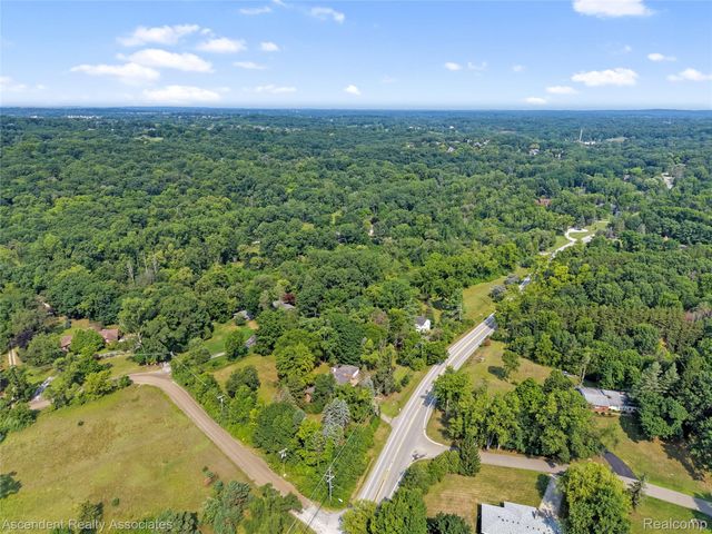5260 Orion Road, Oakland Charter Township, MI 48306