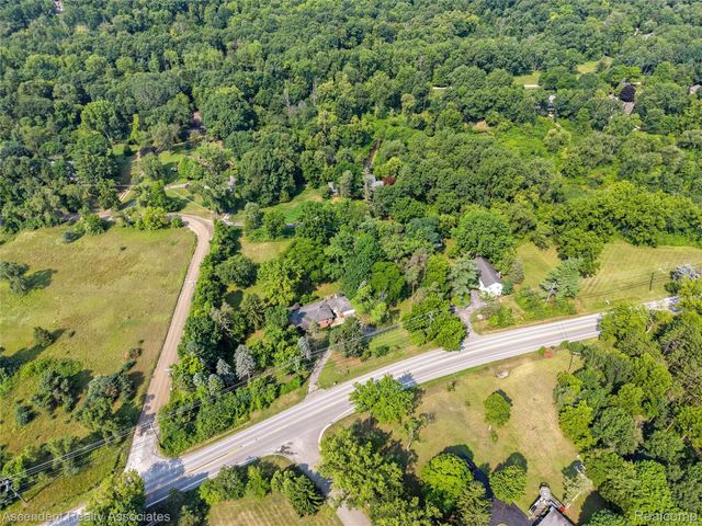 5260 Orion Road, Oakland Charter Township, MI 48306