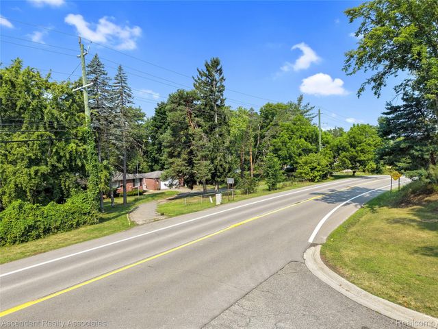 5260 Orion Road, Oakland Charter Township, MI 48306