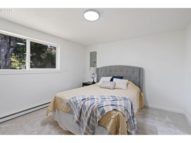 17912 Ne DAVIS St, Portland, OR 97230
