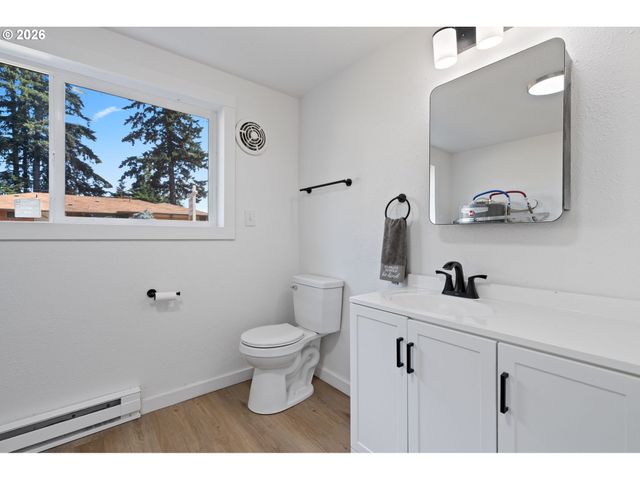 17912 Ne DAVIS St, Portland, OR 97230