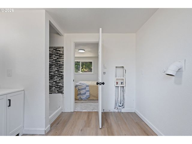 17912 Ne DAVIS St, Portland, OR 97230