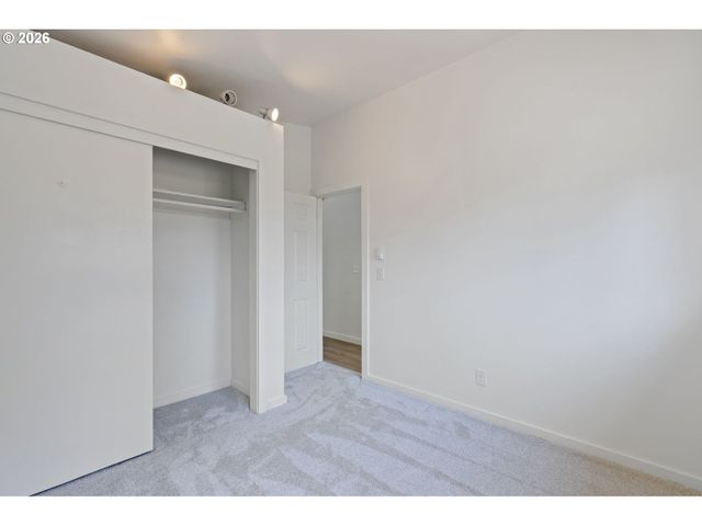 17912 Ne DAVIS St, Portland, OR 97230