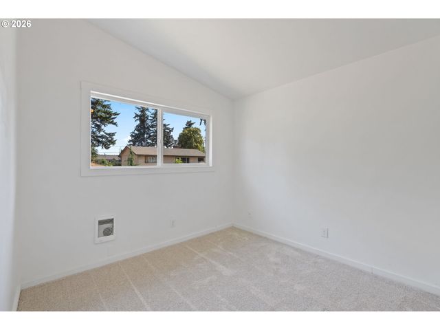 17912 Ne DAVIS St, Portland, OR 97230