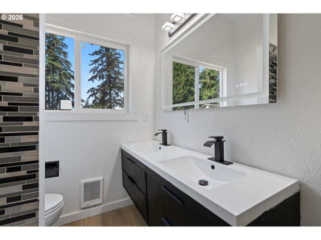 17912 Ne DAVIS St, Portland, OR 97230