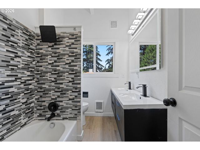 17912 Ne DAVIS St, Portland, OR 97230
