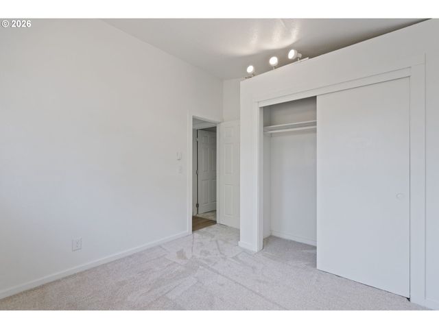 17912 Ne DAVIS St, Portland, OR 97230