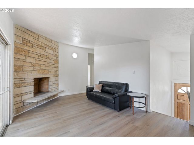 17912 Ne DAVIS St, Portland, OR 97230