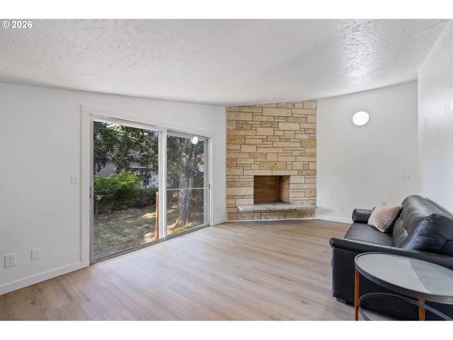 17912 Ne DAVIS St, Portland, OR 97230