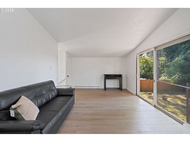 17912 Ne DAVIS St, Portland, OR 97230