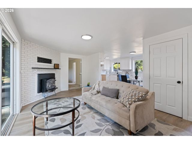 17912 Ne DAVIS St, Portland, OR 97230