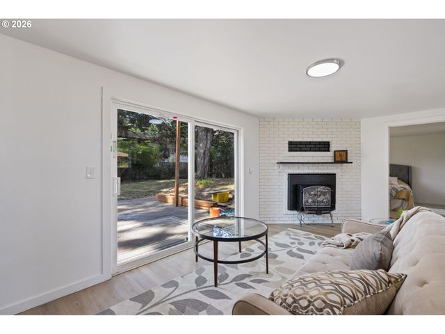 17912 Ne DAVIS St, Portland, OR 97230