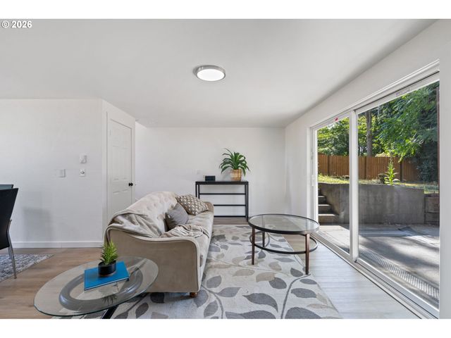 17912 Ne DAVIS St, Portland, OR 97230
