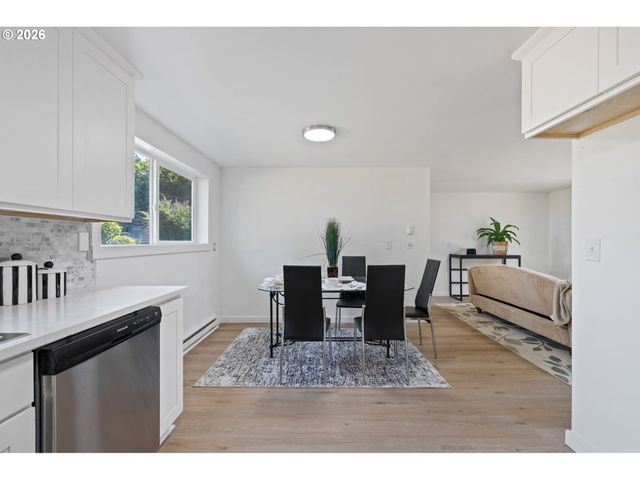 17912 Ne DAVIS St, Portland, OR 97230