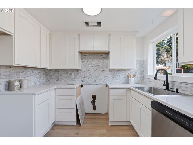 17912 Ne DAVIS St, Portland, OR 97230