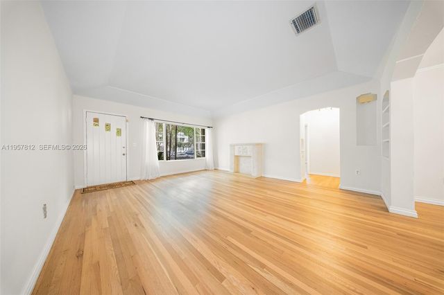 670 NE 56th St, Miami, FL 33137