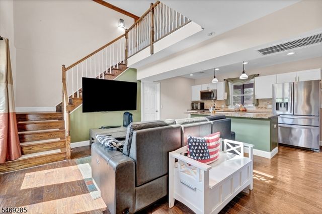 376 Riverside Ave, Rutherford Boro, NJ 07070